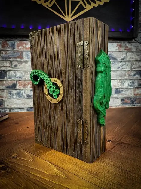 Cthulhu-themed Dungeon Master screen with tentacle design and wood texture, perfect for D&D and tabletop games.