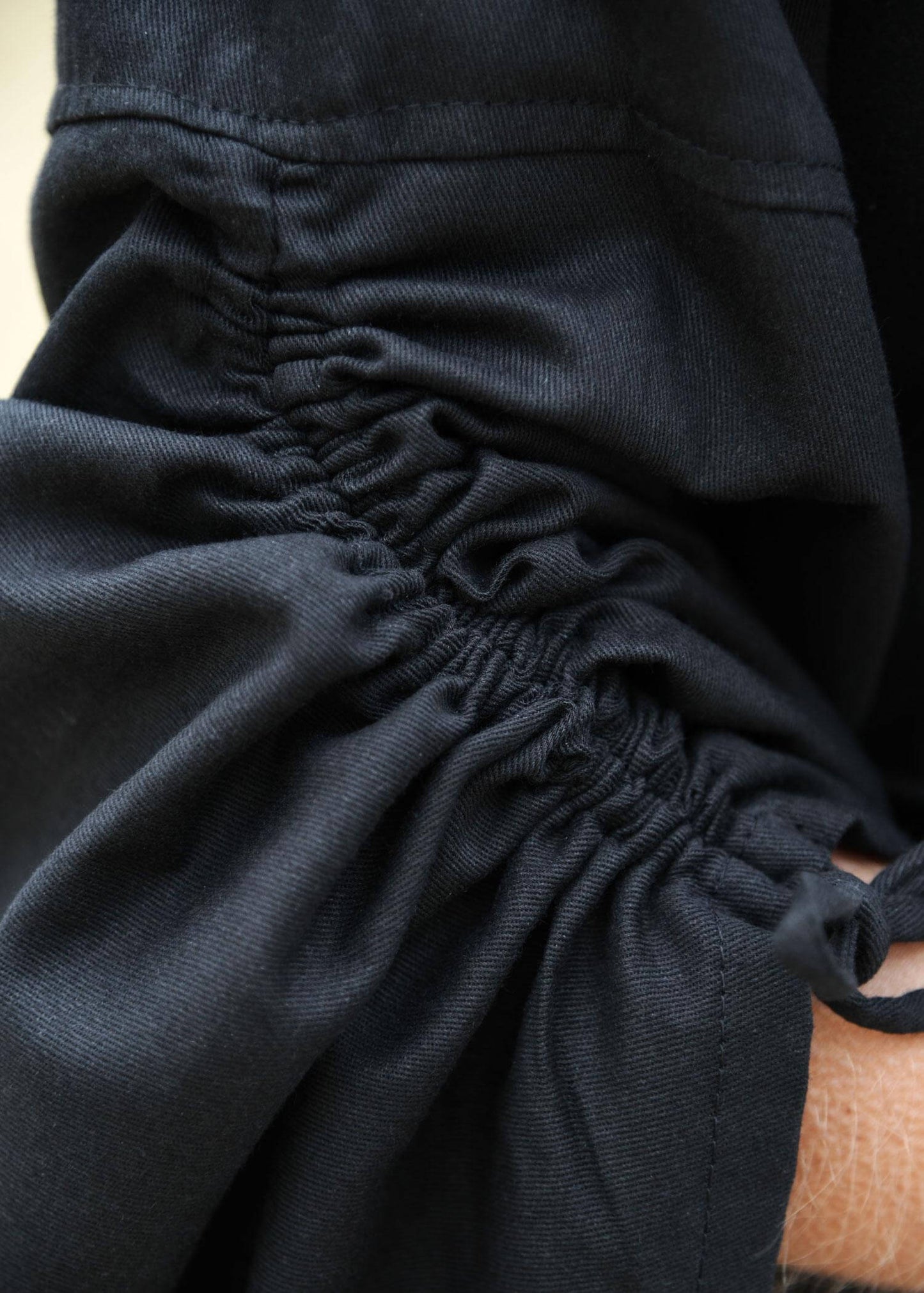 WOMEN'S LARP CLOTHING: MEDIEVAL DRESS WITH FLARED SLEEVES, BLACK - Game On Board