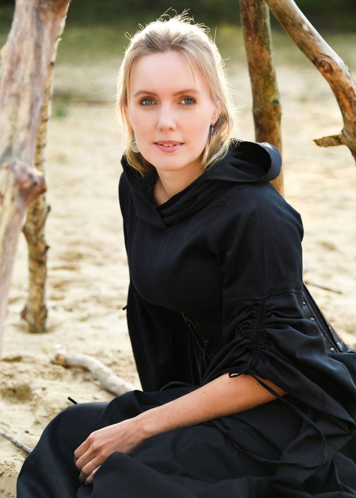 WOMEN'S LARP CLOTHING: MEDIEVAL DRESS WITH FLARED SLEEVES, BLACK - Game On Board