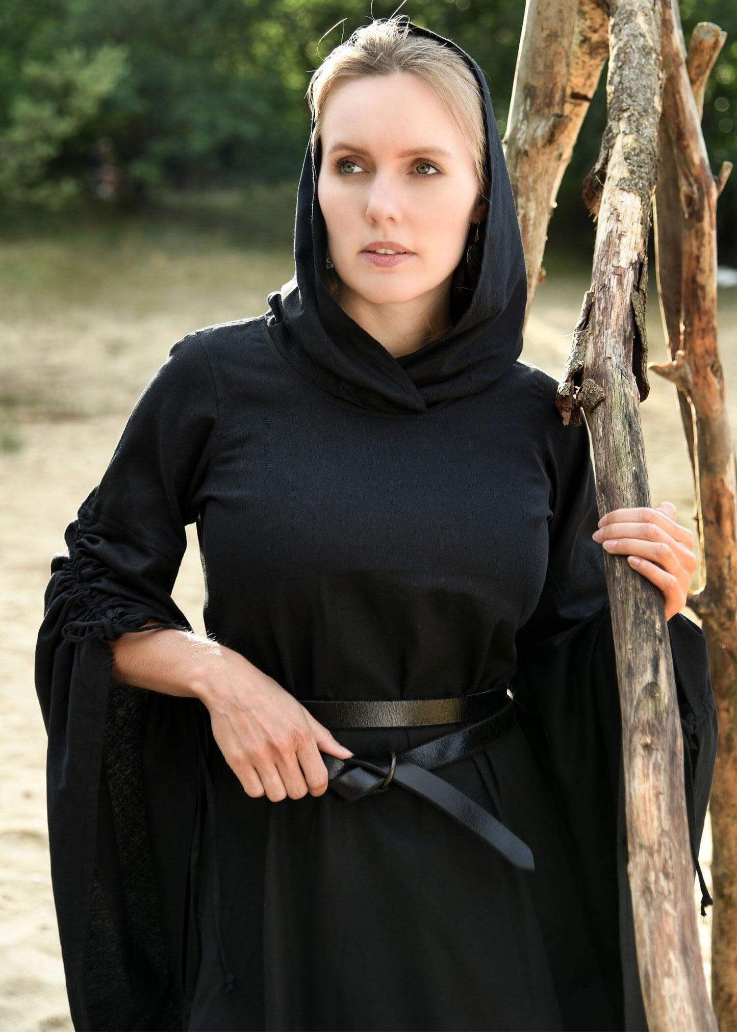 WOMEN'S LARP CLOTHING: MEDIEVAL DRESS WITH FLARED SLEEVES, BLACK - Game On Board