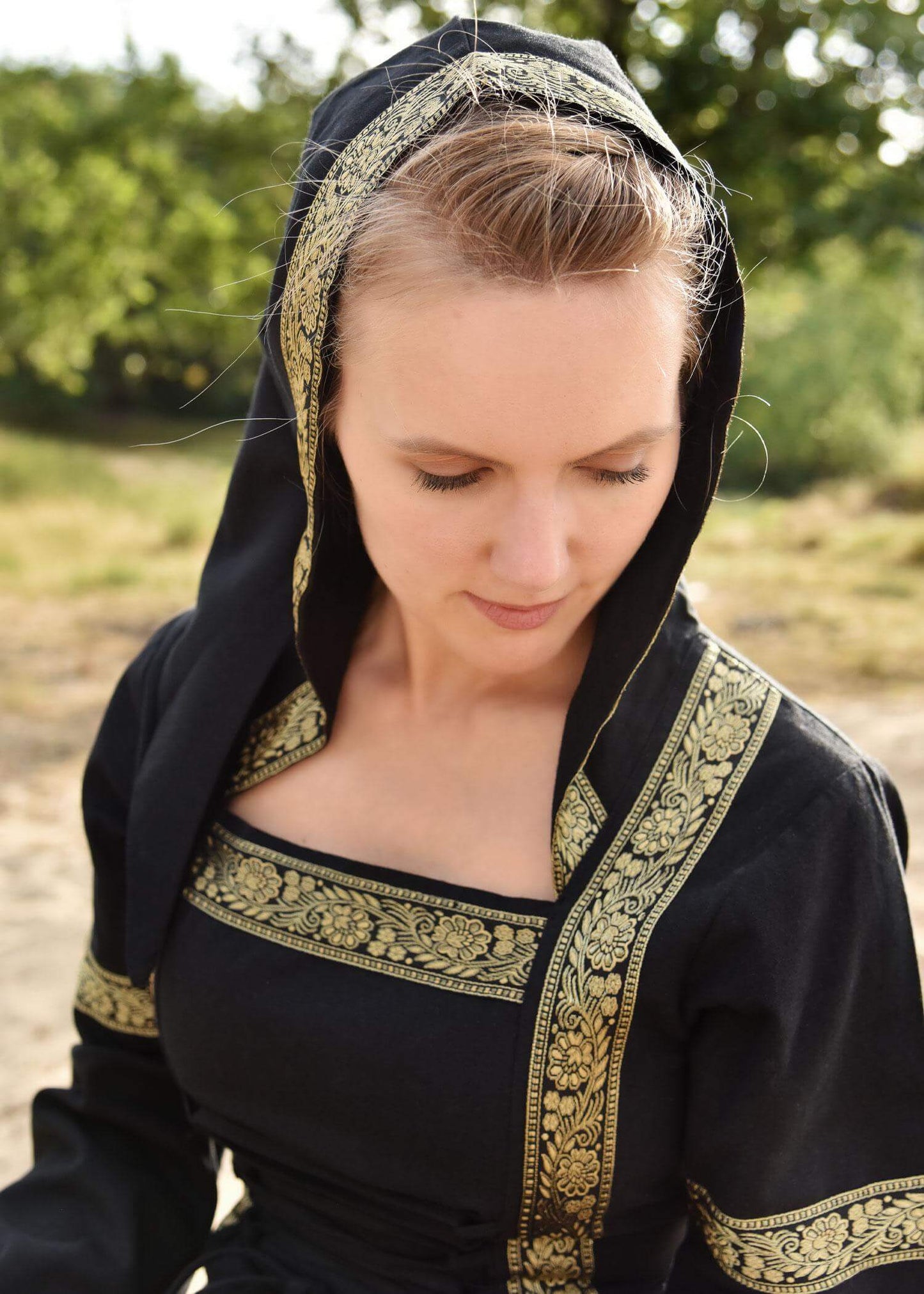 MEDIEVAL DRESS ELEANOR WITH HOOD, BLACK - Game On Board