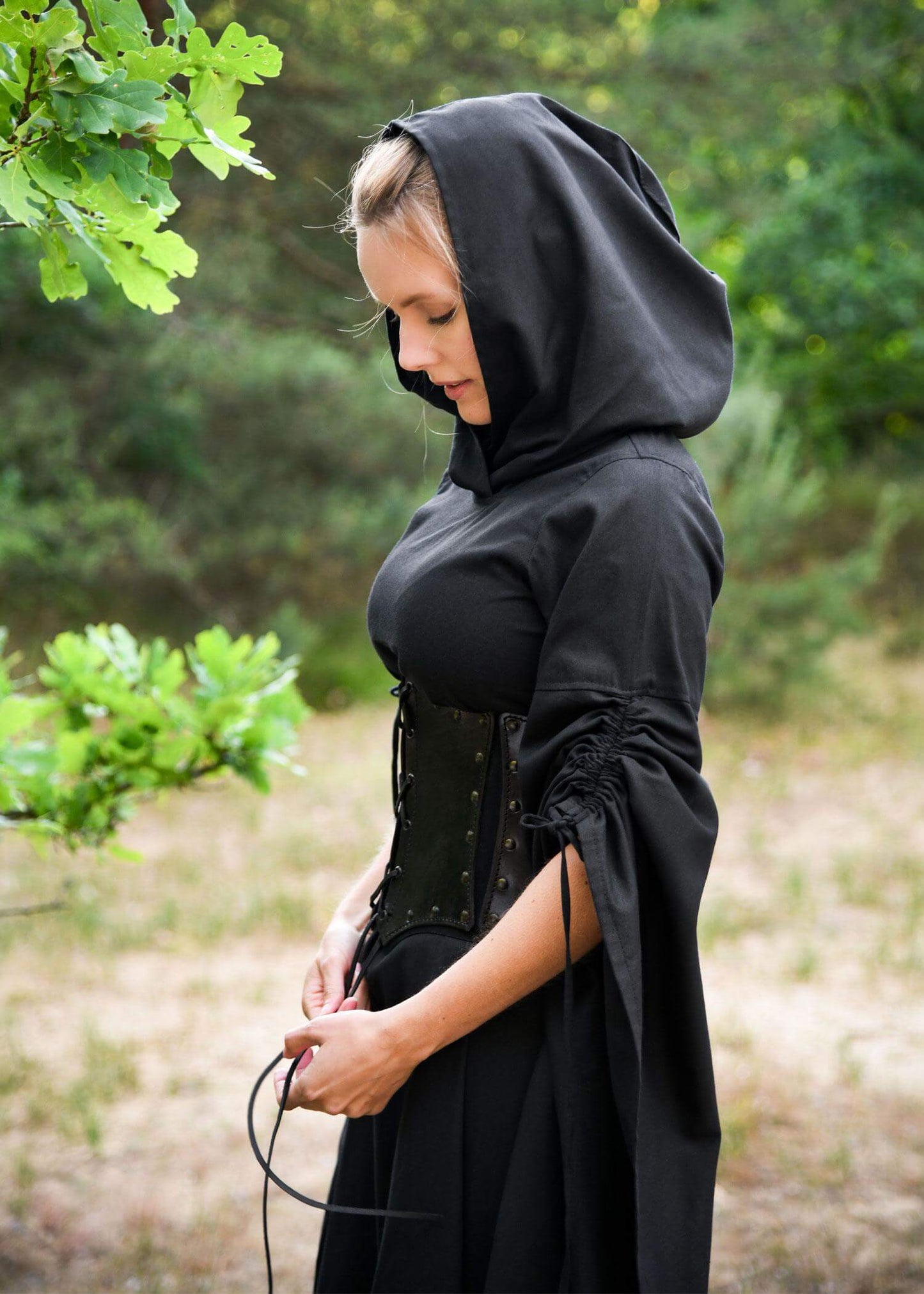 WOMEN'S LARP CLOTHING: MEDIEVAL DRESS WITH FLARED SLEEVES, BLACK - Game On Board