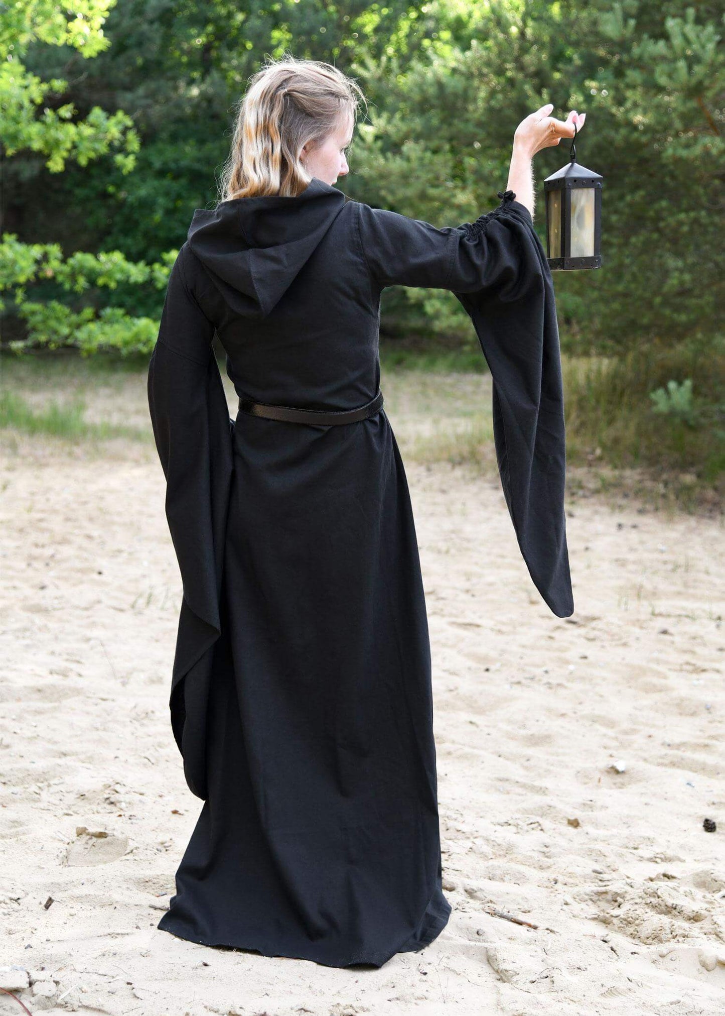 WOMEN'S LARP CLOTHING: MEDIEVAL DRESS WITH FLARED SLEEVES, BLACK - Game On Board