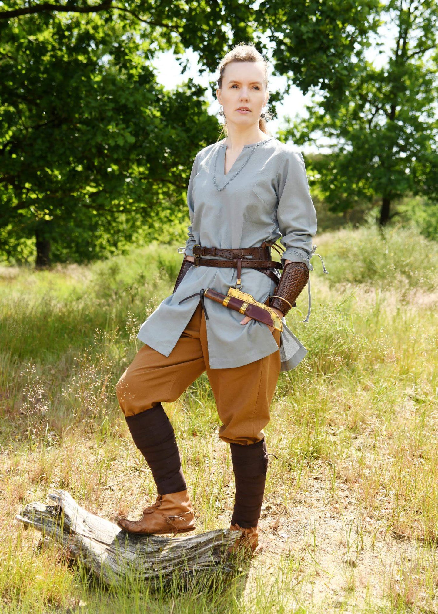 MEDIEVAL WOMEN'S TUNIC FOR LARP AND HISTORICAL REENACTMENTS - BLUISH GRAY - Game On Board