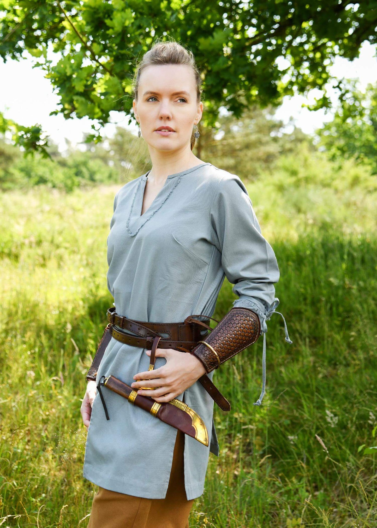 MEDIEVAL WOMEN'S TUNIC FOR LARP AND HISTORICAL REENACTMENTS - BLUISH GRAY - Game On Board